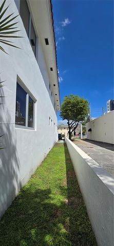 3915 Ponce De Leon Blvd, Coral Gables, FL 33134