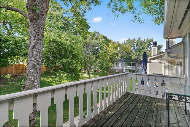 26 Waterbury Lane N2, Schaumburg, IL 60193