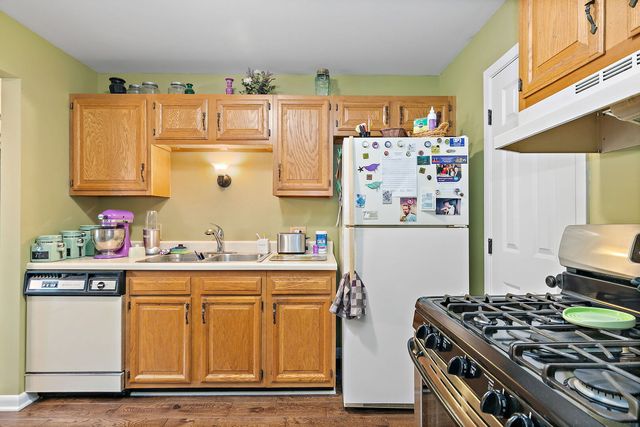 26 Waterbury Lane N2, Schaumburg, IL 60193