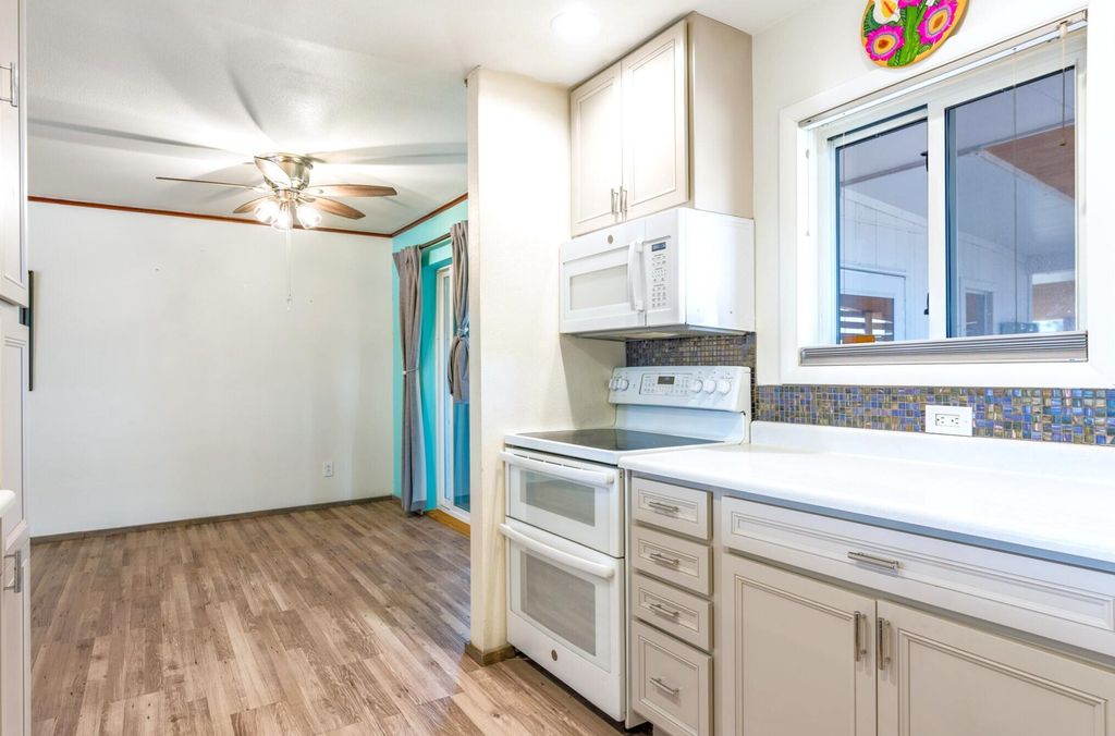 Image 11 of property listing at 555 Vegas Drive, Las Vegas, NM 87701