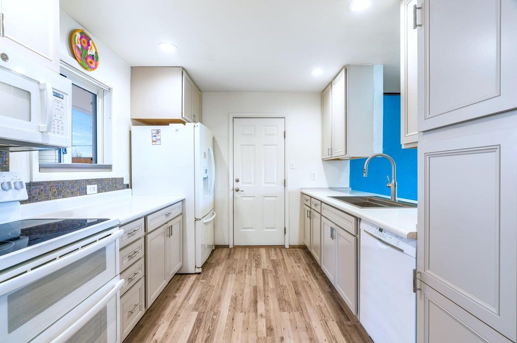 Image 12 of property listing at 555 Vegas Drive, Las Vegas, NM 87701