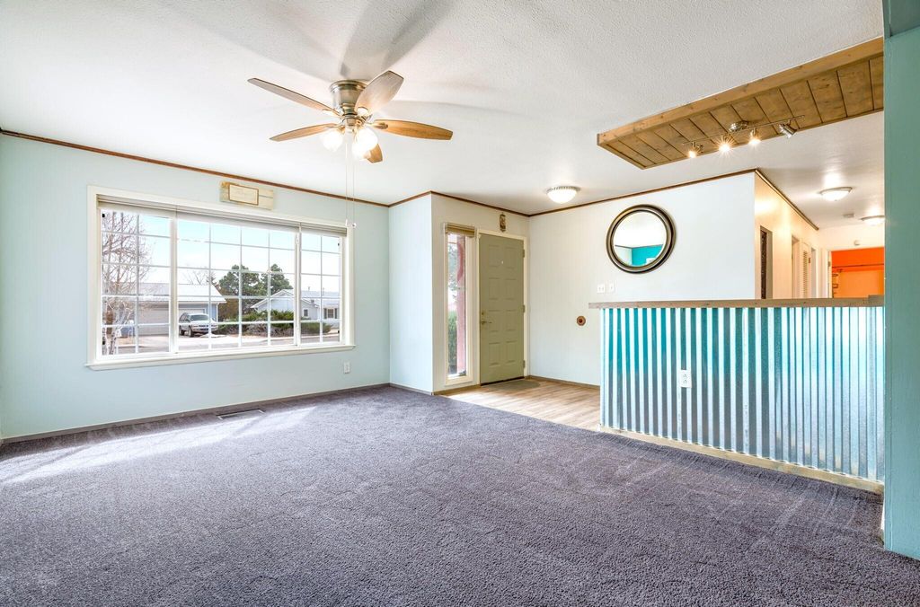 Image 15 of property listing at 555 Vegas Drive, Las Vegas, NM 87701