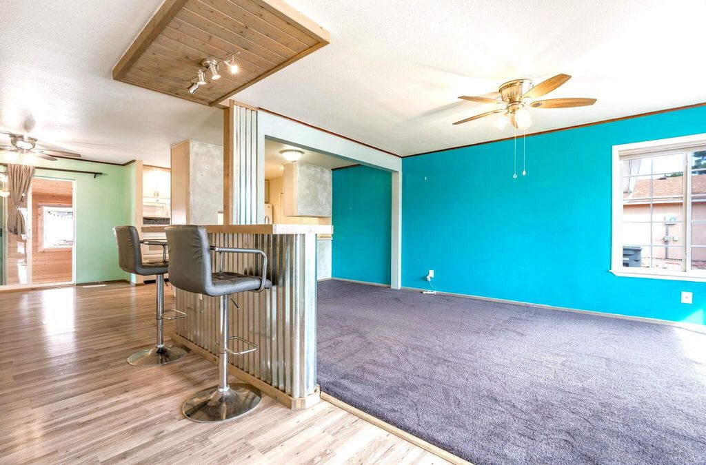 Image 16 of property listing at 555 Vegas Drive, Las Vegas, NM 87701