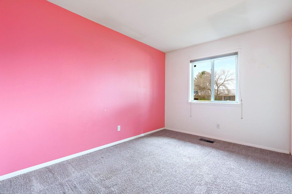 Image 19 of property listing at 555 Vegas Drive, Las Vegas, NM 87701