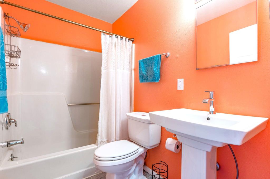 Image 20 of property listing at 555 Vegas Drive, Las Vegas, NM 87701