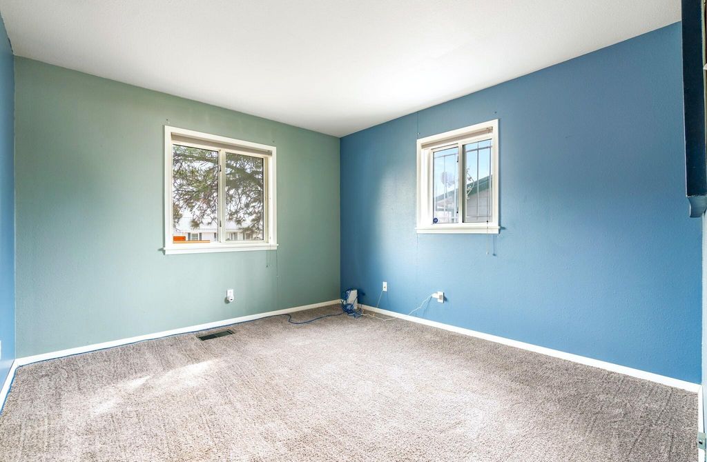 Image 23 of property listing at 555 Vegas Drive, Las Vegas, NM 87701