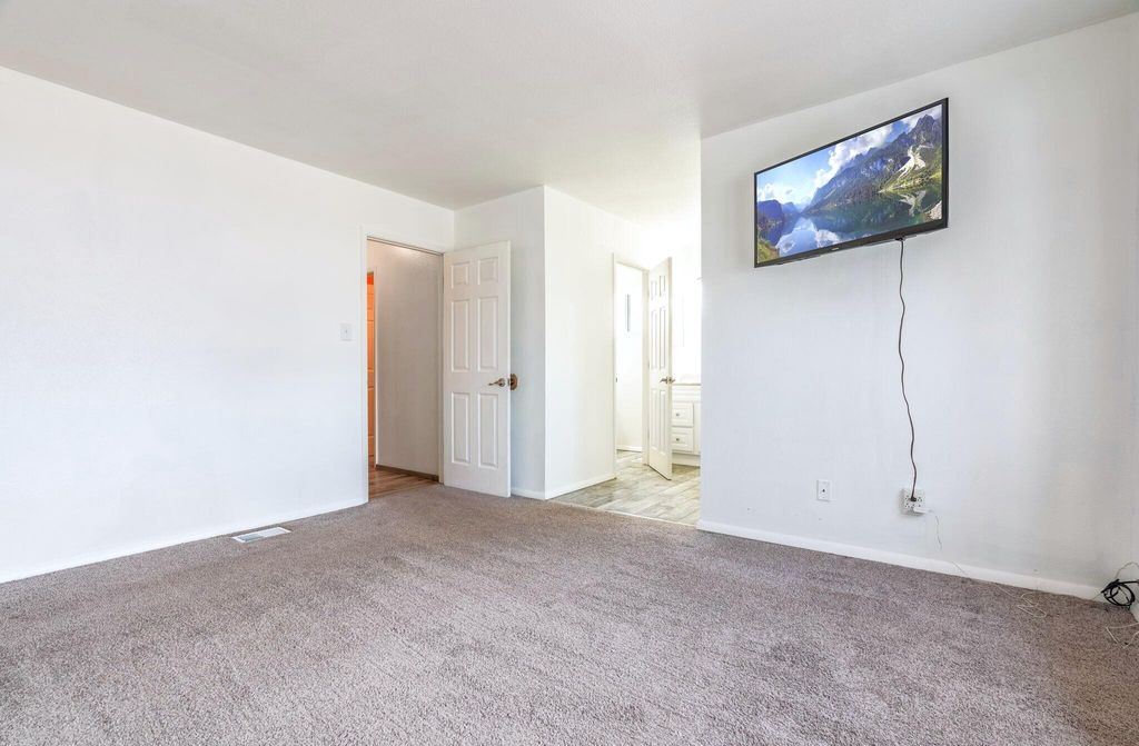 Image 26 of property listing at 555 Vegas Drive, Las Vegas, NM 87701