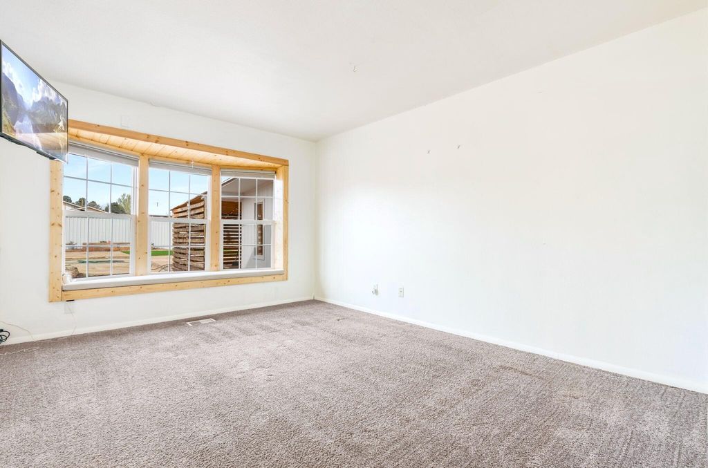 Image 28 of property listing at 555 Vegas Drive, Las Vegas, NM 87701