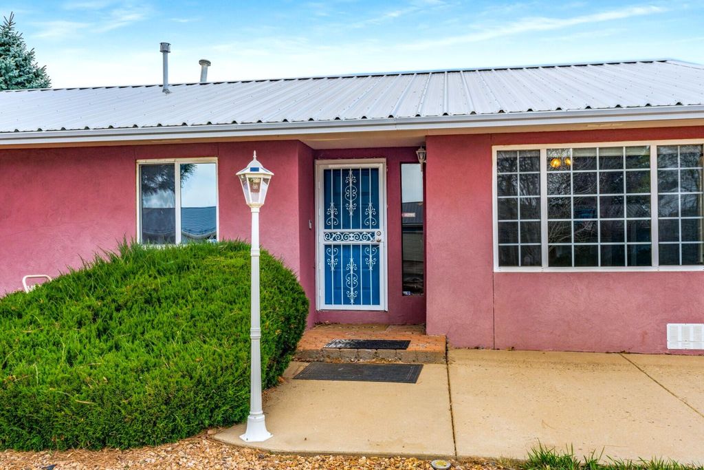 Image 3 of property listing at 555 Vegas Drive, Las Vegas, NM 87701