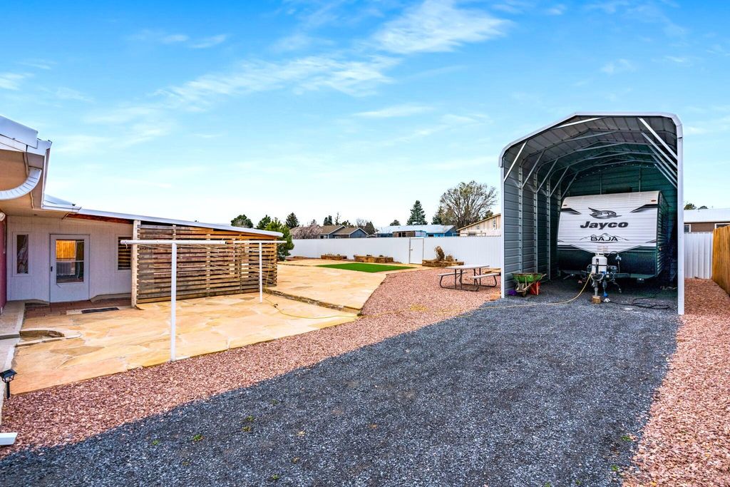 Image 32 of property listing at 555 Vegas Drive, Las Vegas, NM 87701