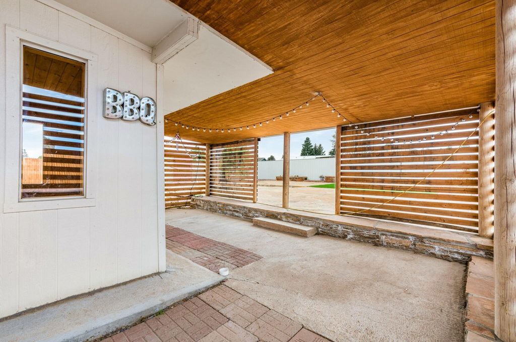 Image 37 of property listing at 555 Vegas Drive, Las Vegas, NM 87701