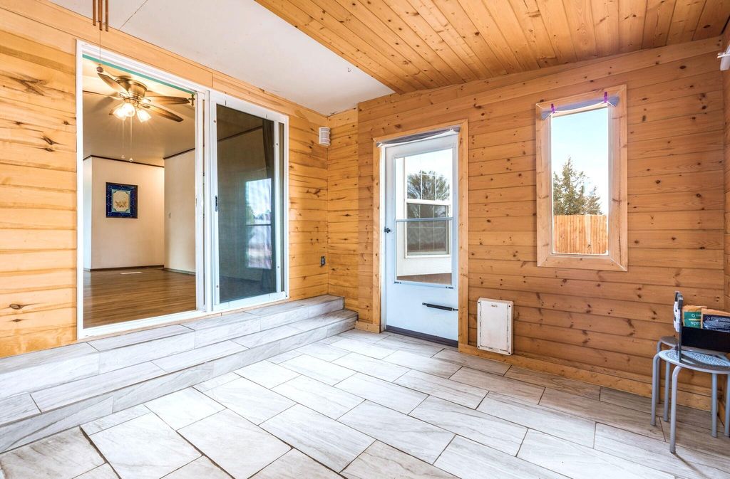 Image 6 of property listing at 555 Vegas Drive, Las Vegas, NM 87701