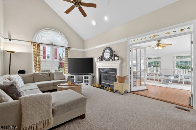 30 Cascades Ter, Branchburg Twp., NJ 08876