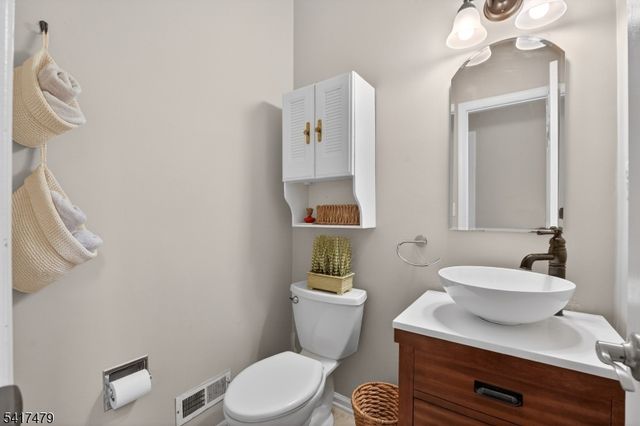 30 Cascades Ter, Branchburg Twp., NJ 08876