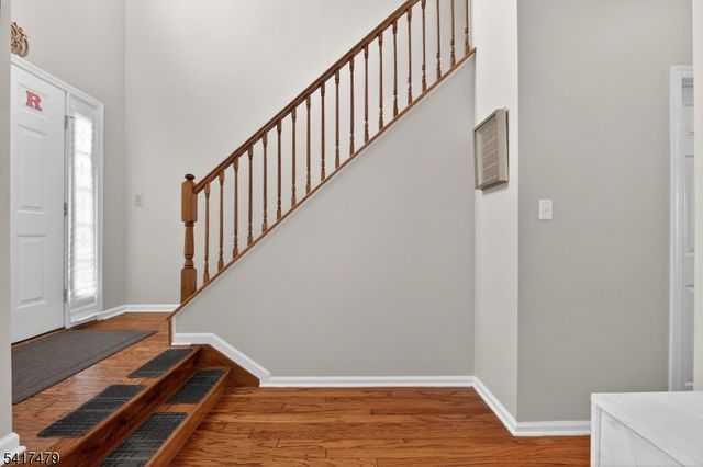 30 Cascades Ter, Branchburg Twp., NJ 08876