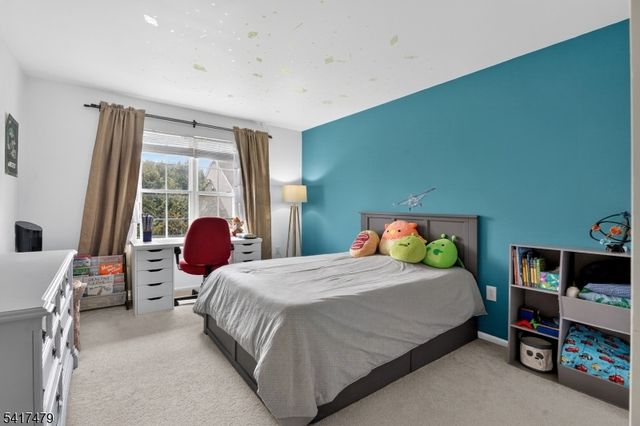 30 Cascades Ter, Branchburg Twp., NJ 08876