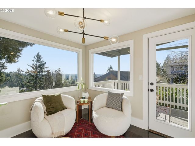 3708 Sw PATTON Rd, Portland, OR 97221