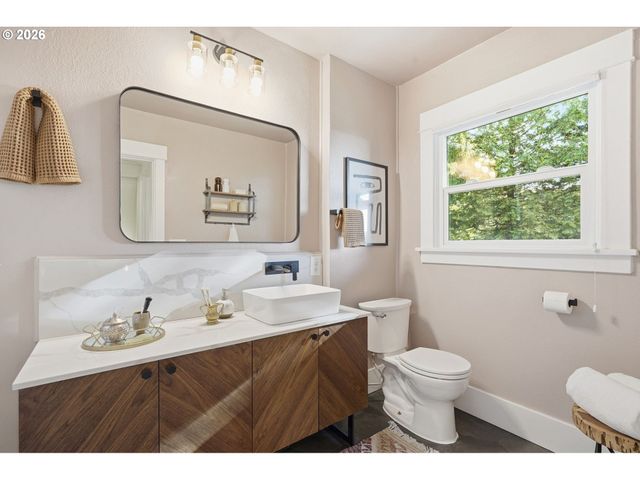 3708 Sw PATTON Rd, Portland, OR 97221