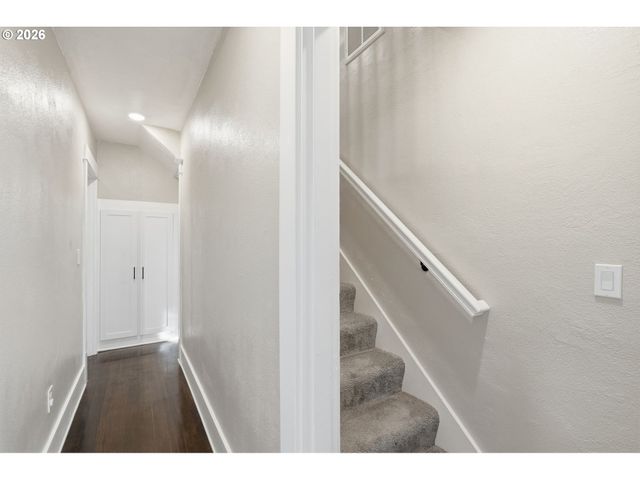 3708 Sw PATTON Rd, Portland, OR 97221