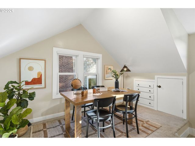 3708 Sw PATTON Rd, Portland, OR 97221