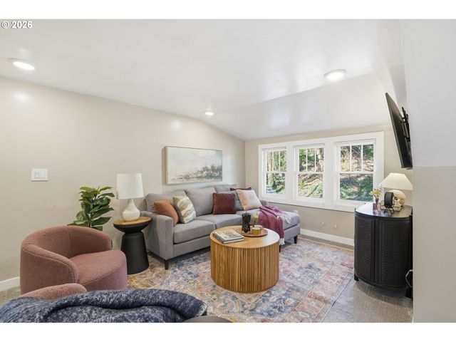 3708 Sw PATTON Rd, Portland, OR 97221