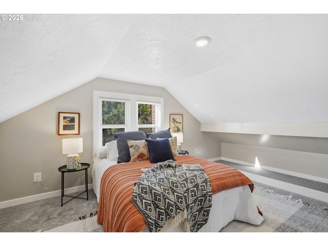 3708 Sw PATTON Rd, Portland, OR 97221