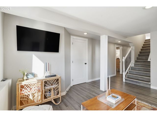 3708 Sw PATTON Rd, Portland, OR 97221