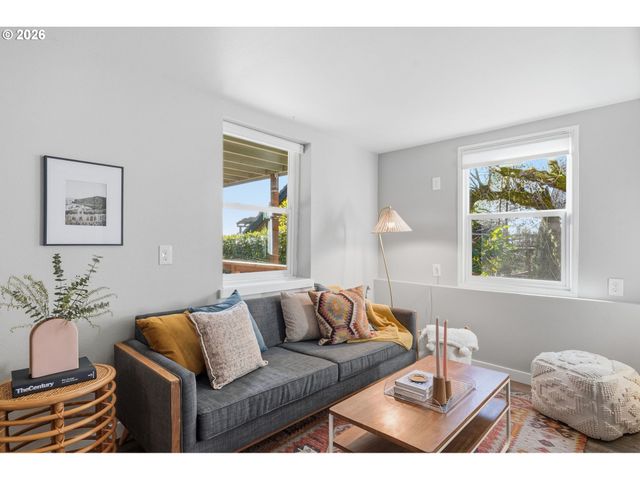 3708 Sw PATTON Rd, Portland, OR 97221