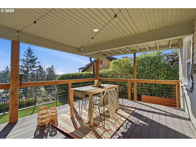 3708 Sw PATTON Rd, Portland, OR 97221