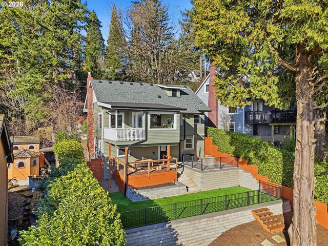 3708 Sw PATTON Rd, Portland, OR 97221