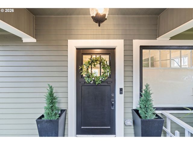 3708 Sw PATTON Rd, Portland, OR 97221