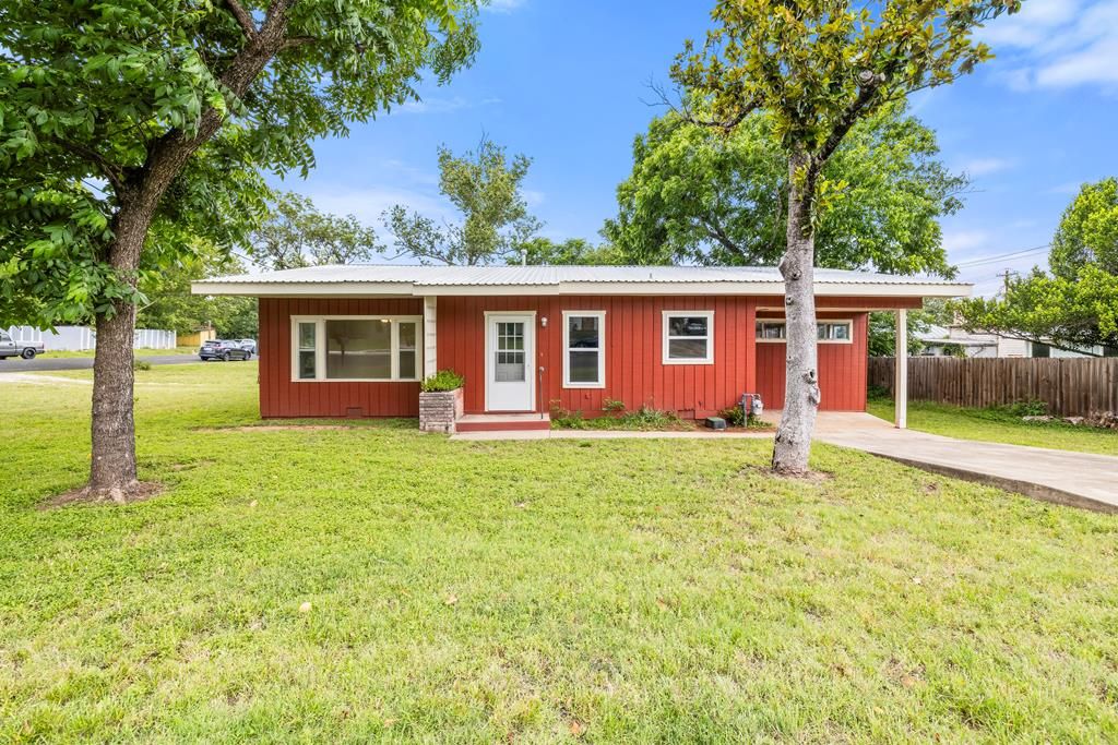304 W Live Oak, Fredericksburg, TX 78624