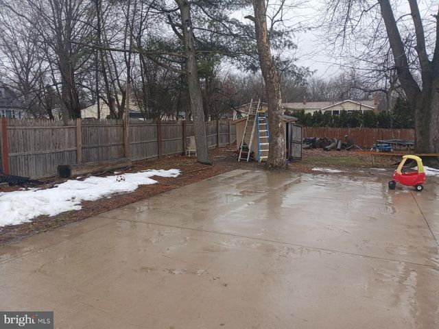 13 MEADOW LN, East Windsor, NJ 08520