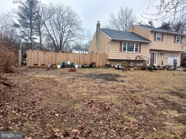 13 MEADOW LN, East Windsor, NJ 08520