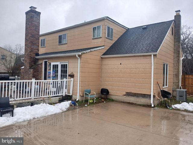 13 MEADOW LN, East Windsor, NJ 08520