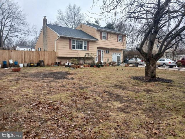 13 MEADOW LN, East Windsor, NJ 08520