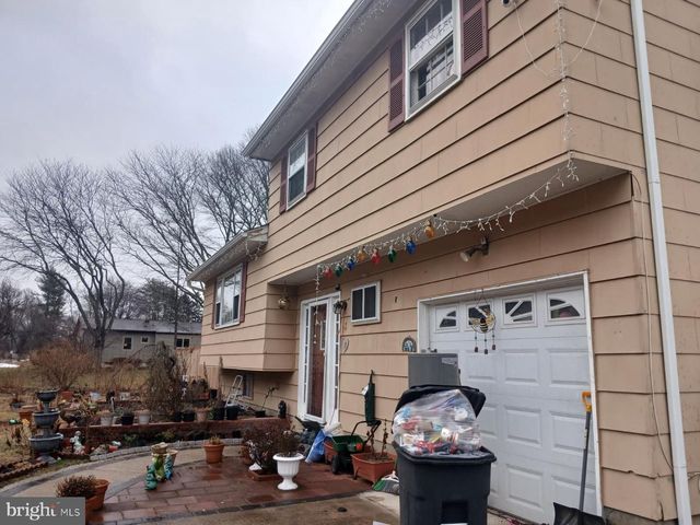 13 MEADOW LN, East Windsor, NJ 08520