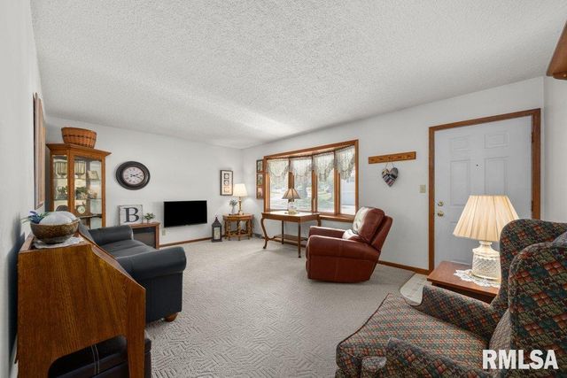 2236 W COLUMBIA Avenue, Davenport, IA 52804