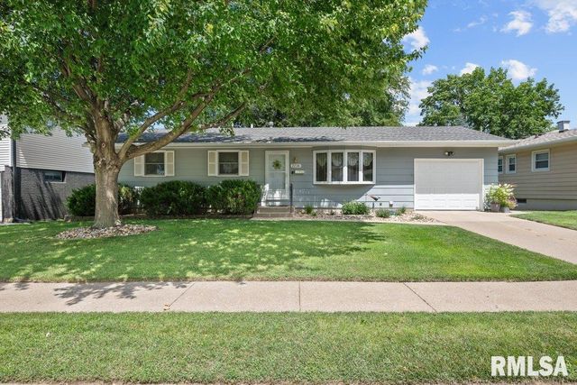 2236 W COLUMBIA Avenue, Davenport, IA 52804
