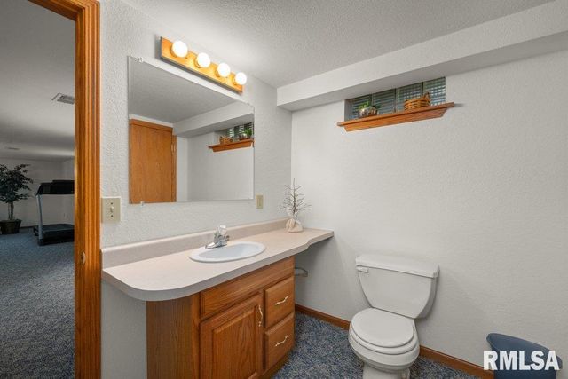 2236 W COLUMBIA Avenue, Davenport, IA 52804