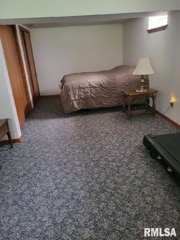 2236 W COLUMBIA Avenue, Davenport, IA 52804