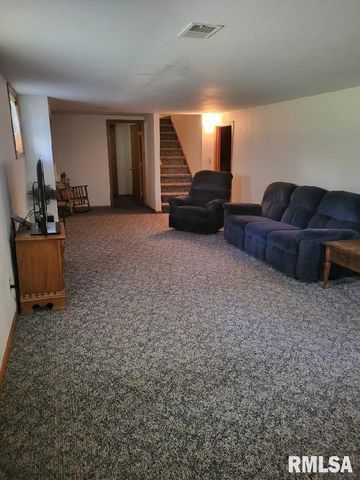 2236 W COLUMBIA Avenue, Davenport, IA 52804