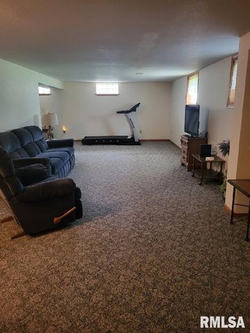 2236 W COLUMBIA Avenue, Davenport, IA 52804