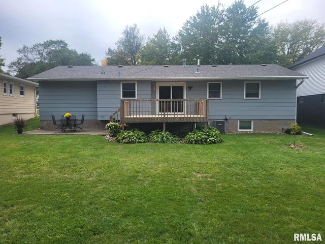 2236 W COLUMBIA Avenue, Davenport, IA 52804