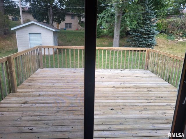 2236 W COLUMBIA Avenue, Davenport, IA 52804