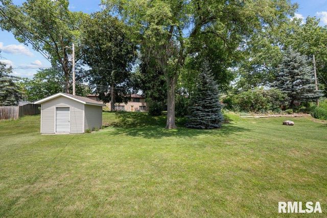 2236 W COLUMBIA Avenue, Davenport, IA 52804
