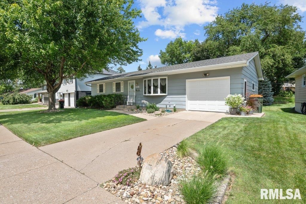 2236 W COLUMBIA Avenue, Davenport, IA 52804