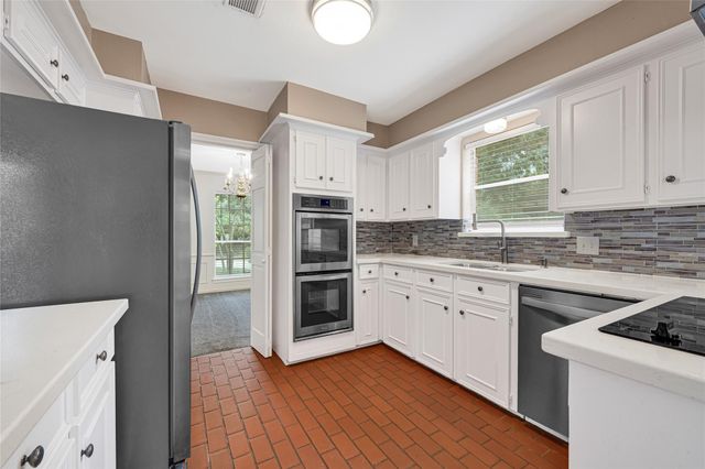 5702 Vestavia Drive, Houston, TX 77069