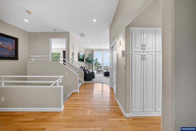 6727 River Springs Dr S, Salem, OR 97306