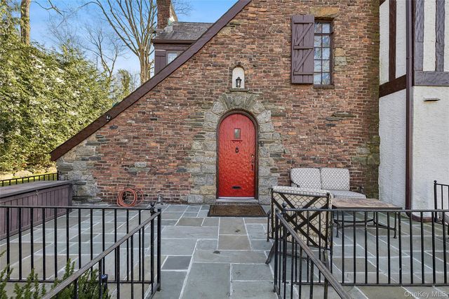 44 Old Ox Road, Manhasset, NY 11030